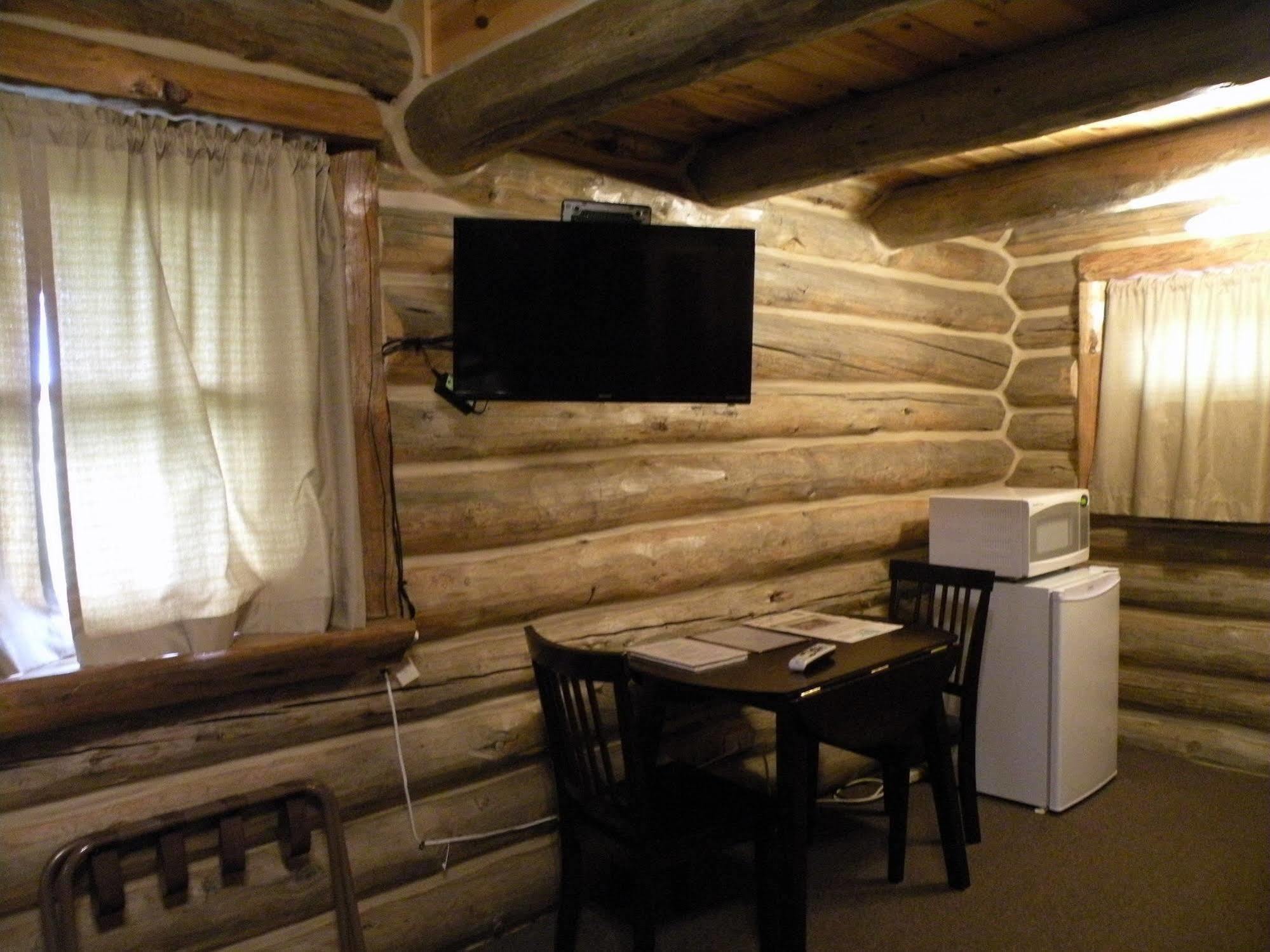 Gold Camp Cabins كاستر المظهر الخارجي الصورة