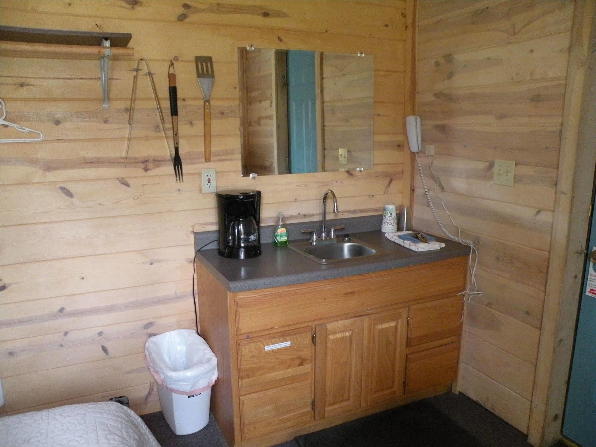 Gold Camp Cabins كاستر المظهر الخارجي الصورة