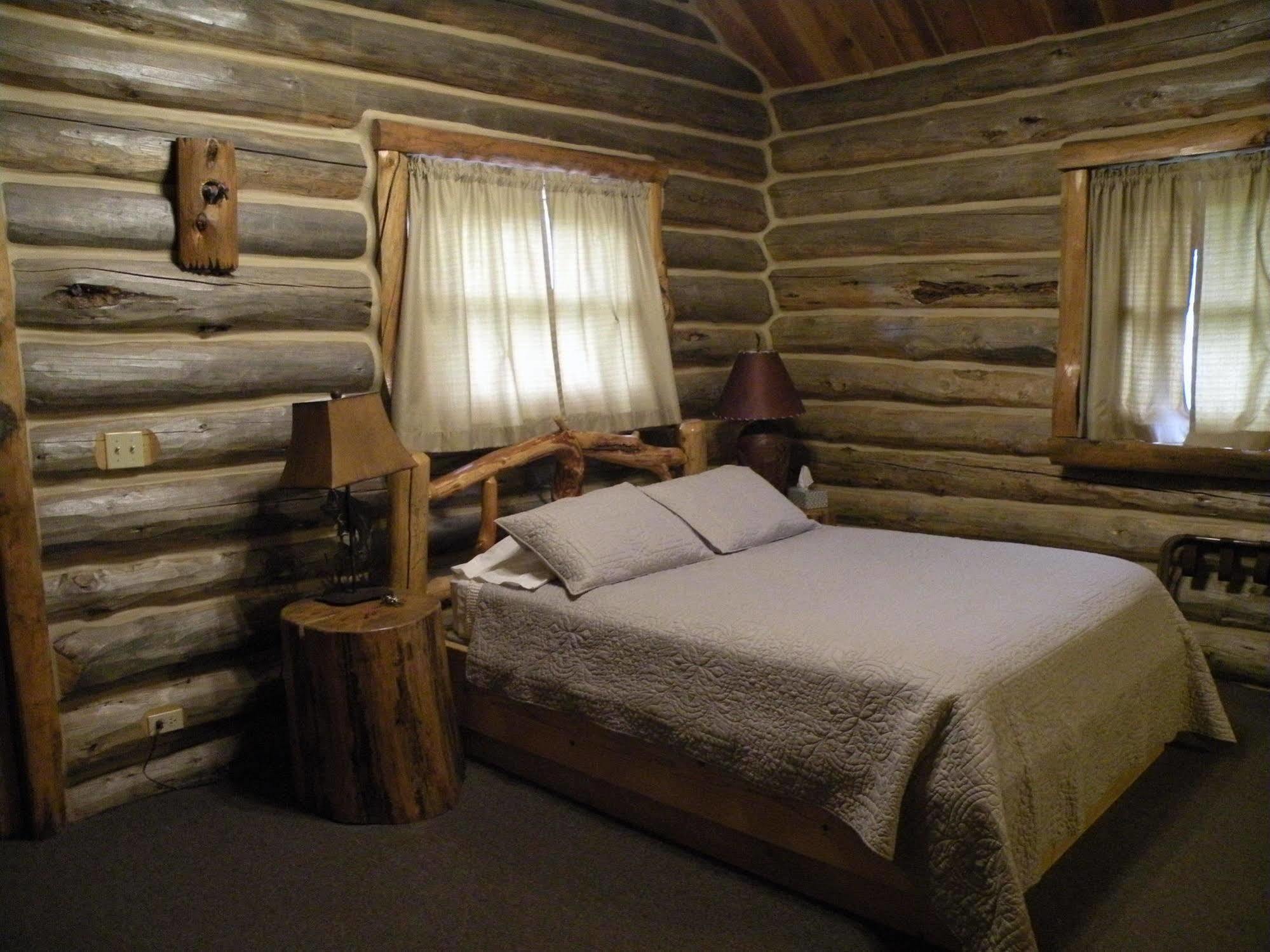 Gold Camp Cabins كاستر المظهر الخارجي الصورة
