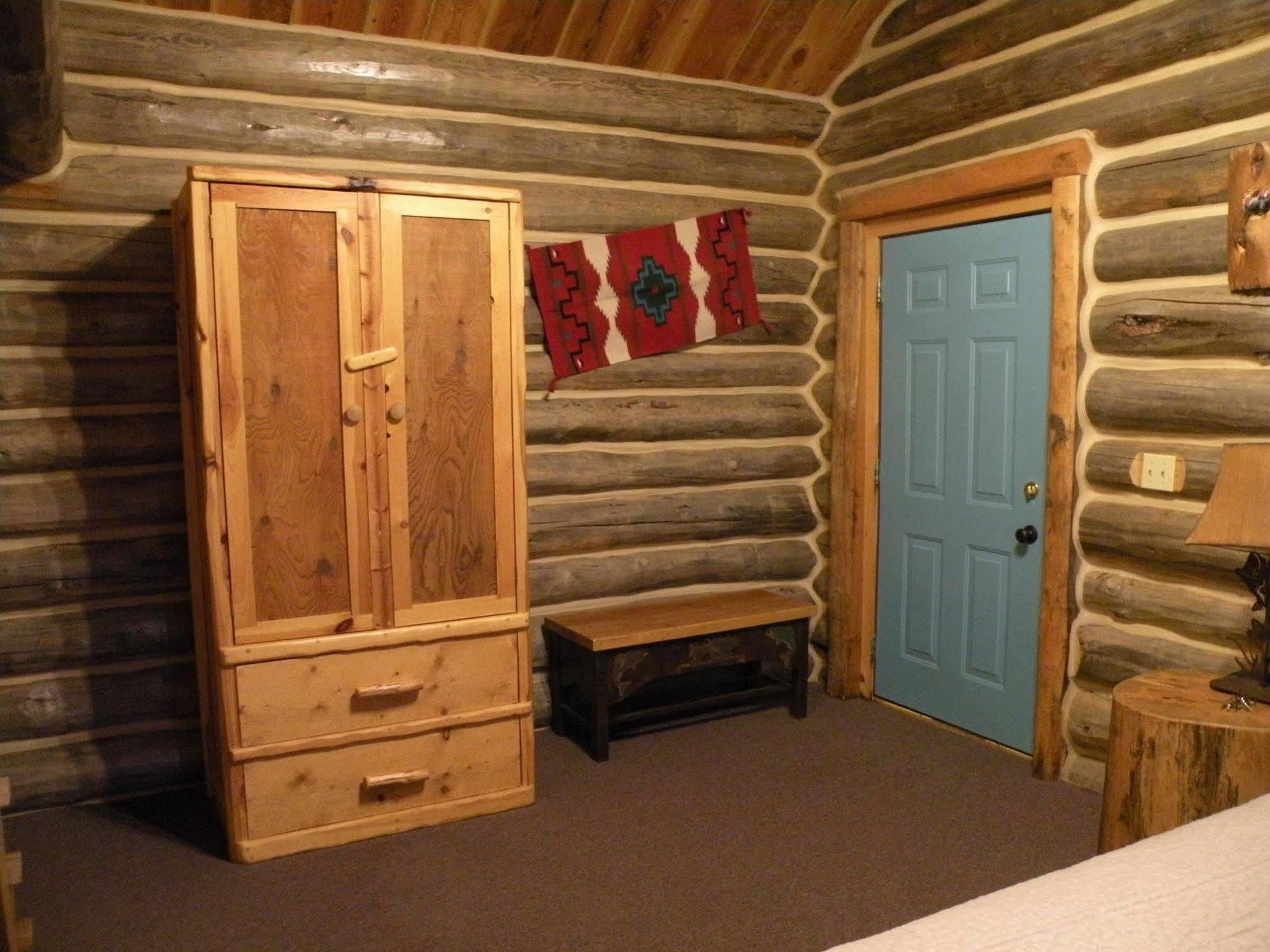 Gold Camp Cabins كاستر المظهر الخارجي الصورة