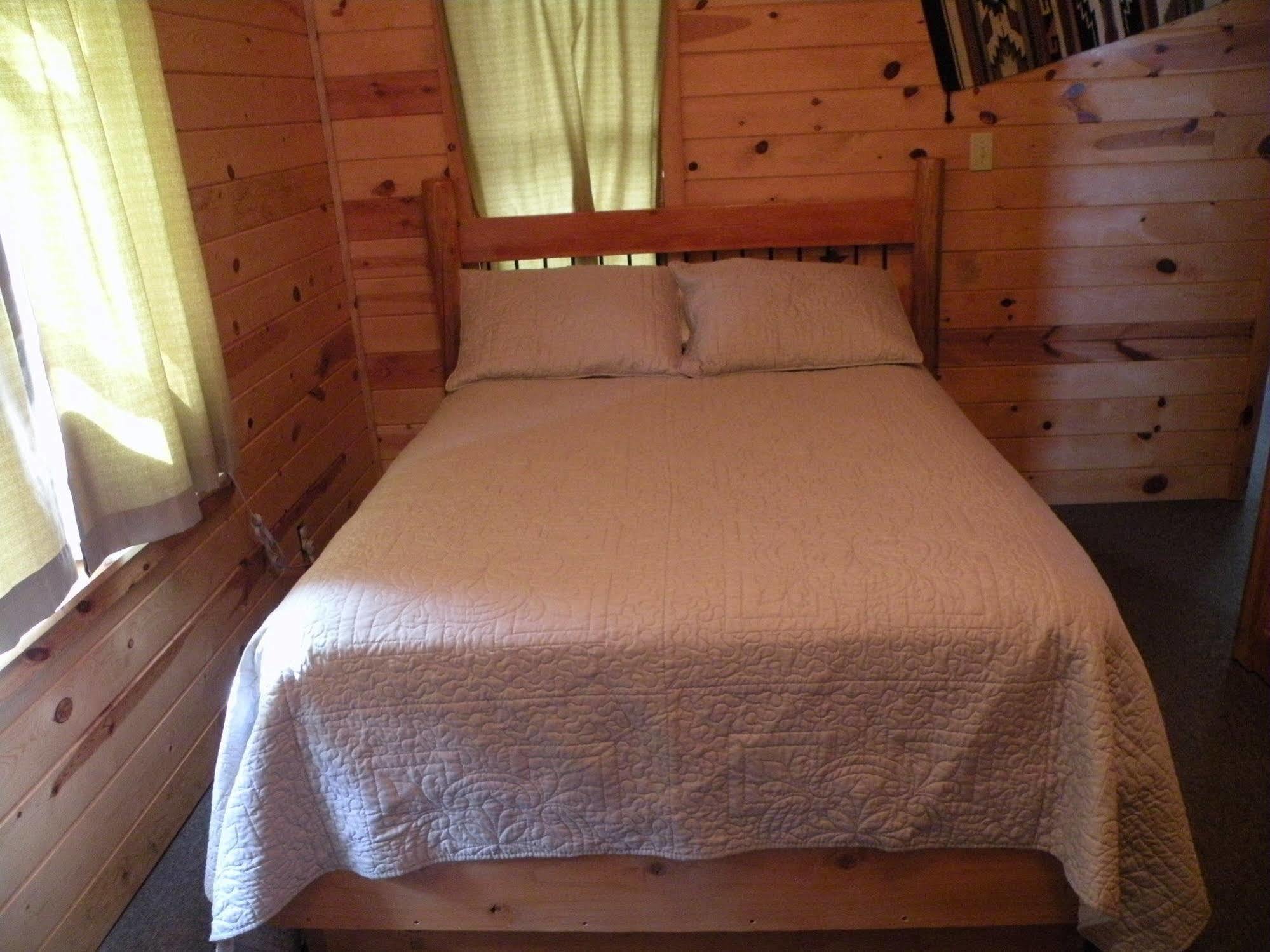 Gold Camp Cabins كاستر المظهر الخارجي الصورة